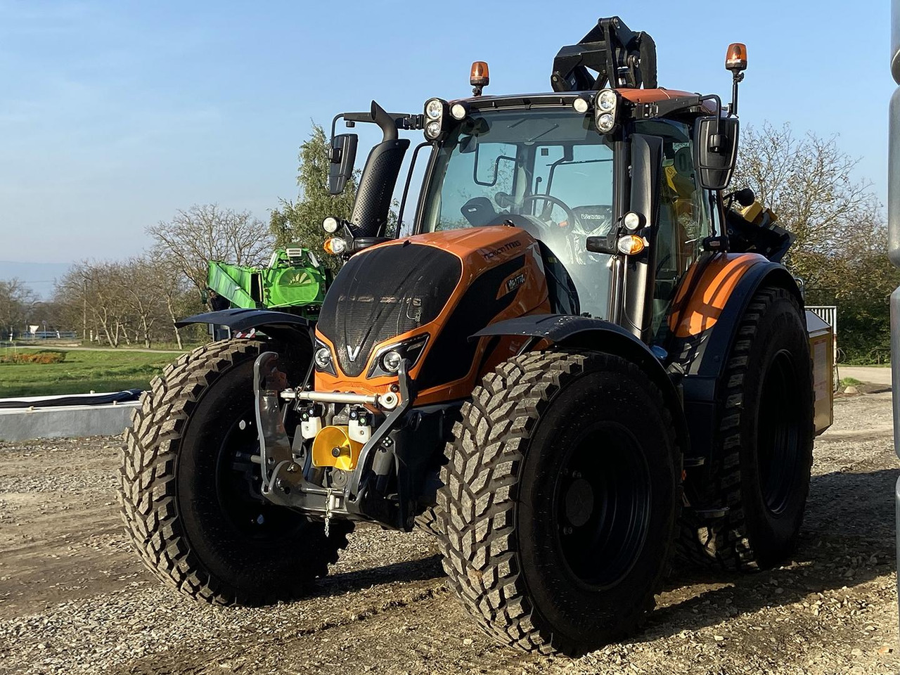 Valtra N, 49 AWI, 134 - Trator: foto 5 Valtra N, 49 AWI, 134 - Trator: foto 5