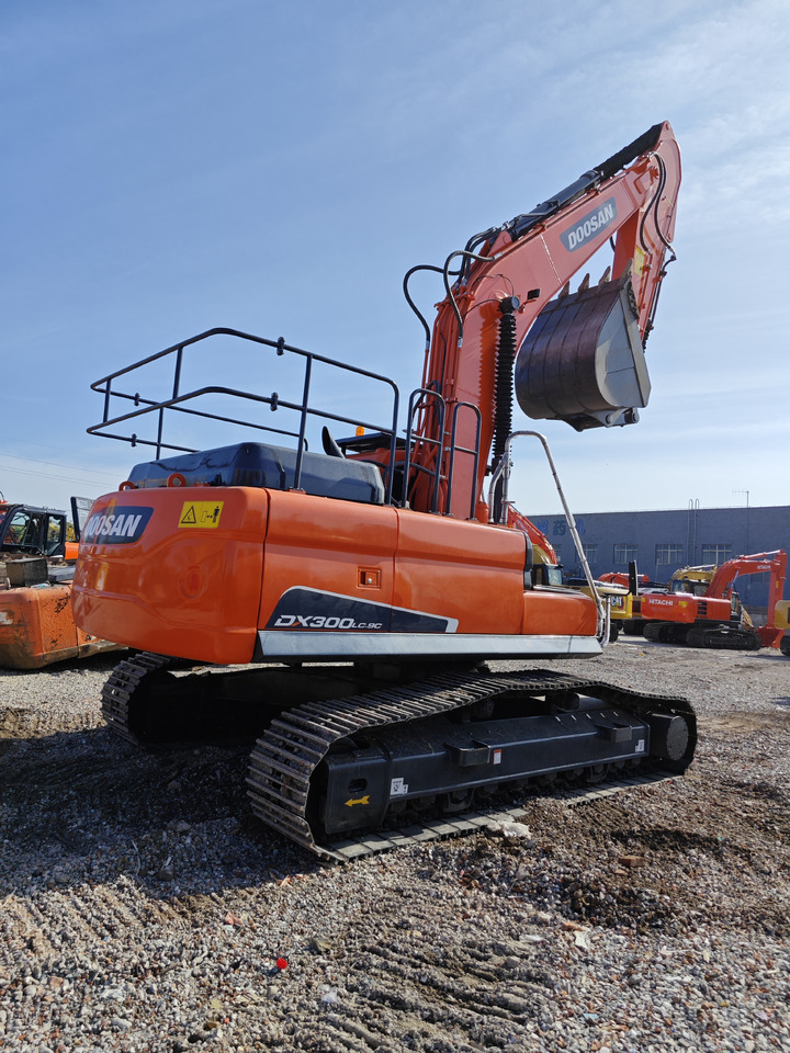 DOOSAN DX300 used excavator - Guindaste móvel: foto 3 DOOSAN DX300 used excavator - Guindaste móvel: foto 3