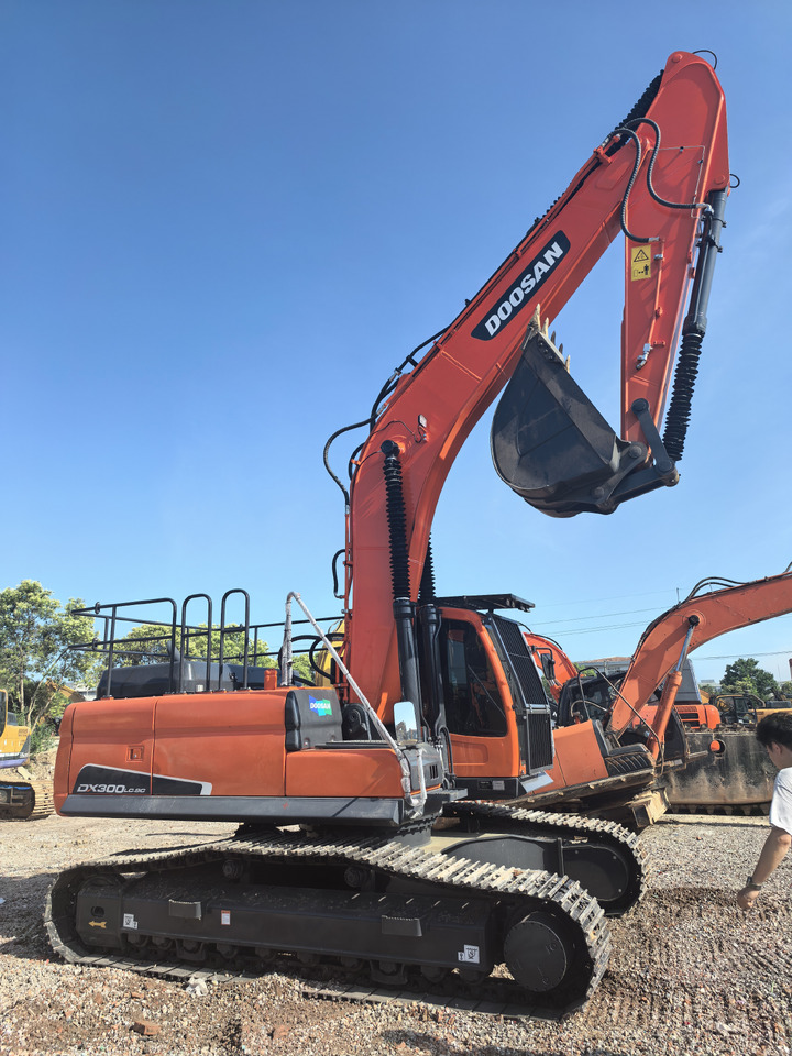 DOOSAN DX300 used excavator - Guindaste móvel: foto 5 DOOSAN DX300 used excavator - Guindaste móvel: foto 5