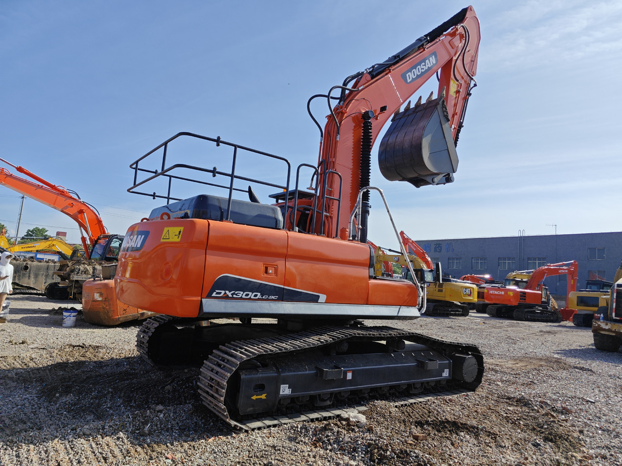DOOSAN DX300 used excavator - Guindaste móvel: foto 4 DOOSAN DX300 used excavator - Guindaste móvel: foto 4