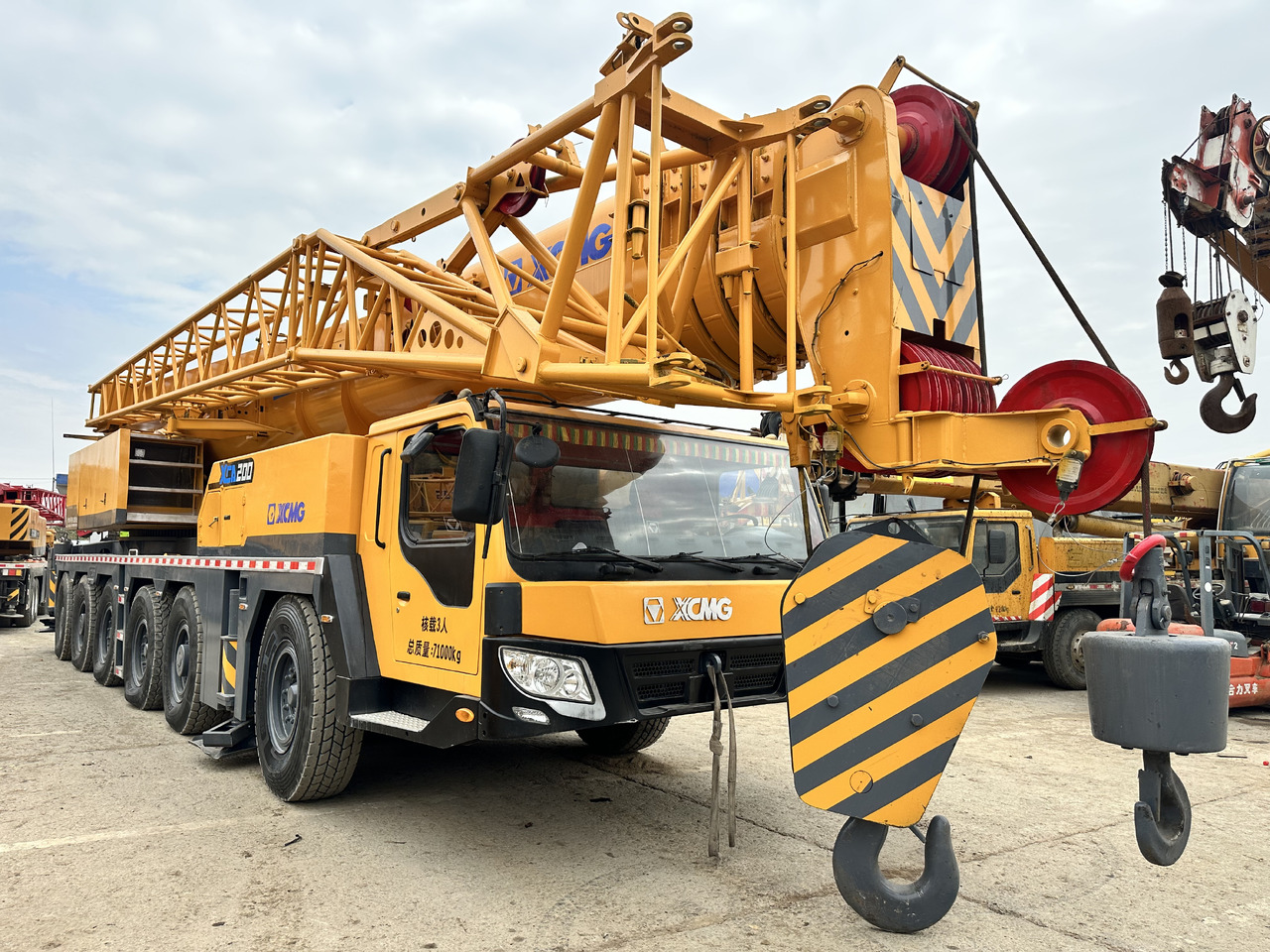XCMG XCA200 200TON Truck crane - Guindaste móvel: foto 3 XCMG XCA200 200TON Truck crane - Guindaste móvel: foto 3