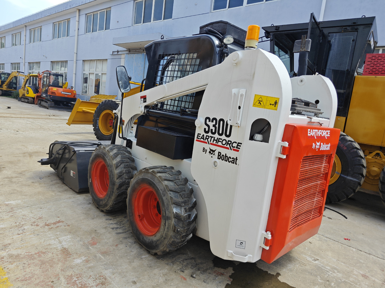 Bobcat S300 - Mini carregadeira: foto 1 Bobcat S300 - Mini carregadeira: foto 1