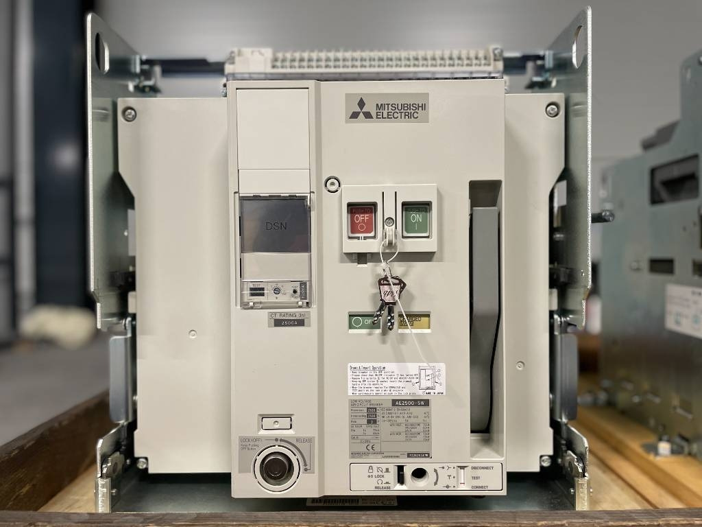 Mitsubishi Circuit breaker 2500A - AE2500-SW 3P - DPX-12648  - Máquina de construção: foto 1 Mitsubishi Circuit breaker 2500A - AE2500-SW 3P - DPX-12648  - Máquina de construção: foto 1
