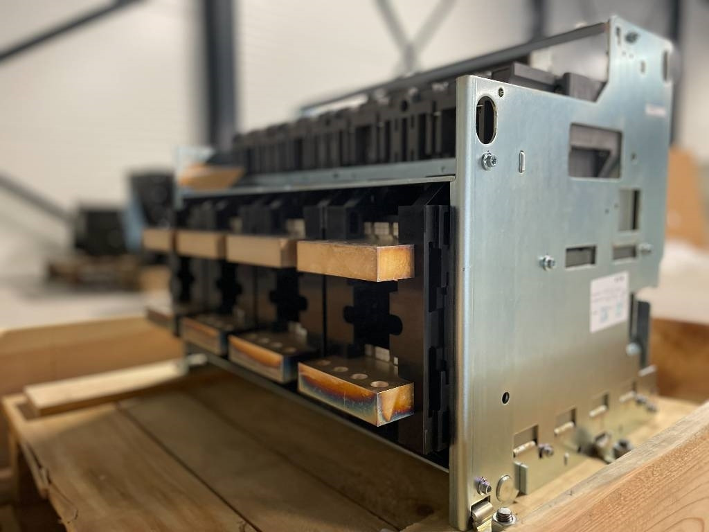 Mitsubishi Circuit breaker 3200A - AE3200-SW 4P - DPX-12648  - Máquina de construção: foto 3 Mitsubishi Circuit breaker 3200A - AE3200-SW 4P - DPX-12648  - Máquina de construção: foto 3