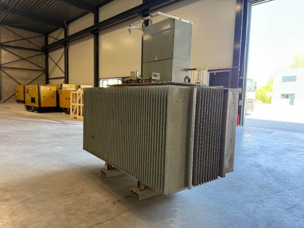Merlin Gerin France Transfo DYN11 OIL 1600 kVA 380V/16kV - Equipamento de construção: foto 3 Merlin Gerin France Transfo DYN11 OIL 1600 kVA 380V/16kV - Equipamento de construção: foto 3