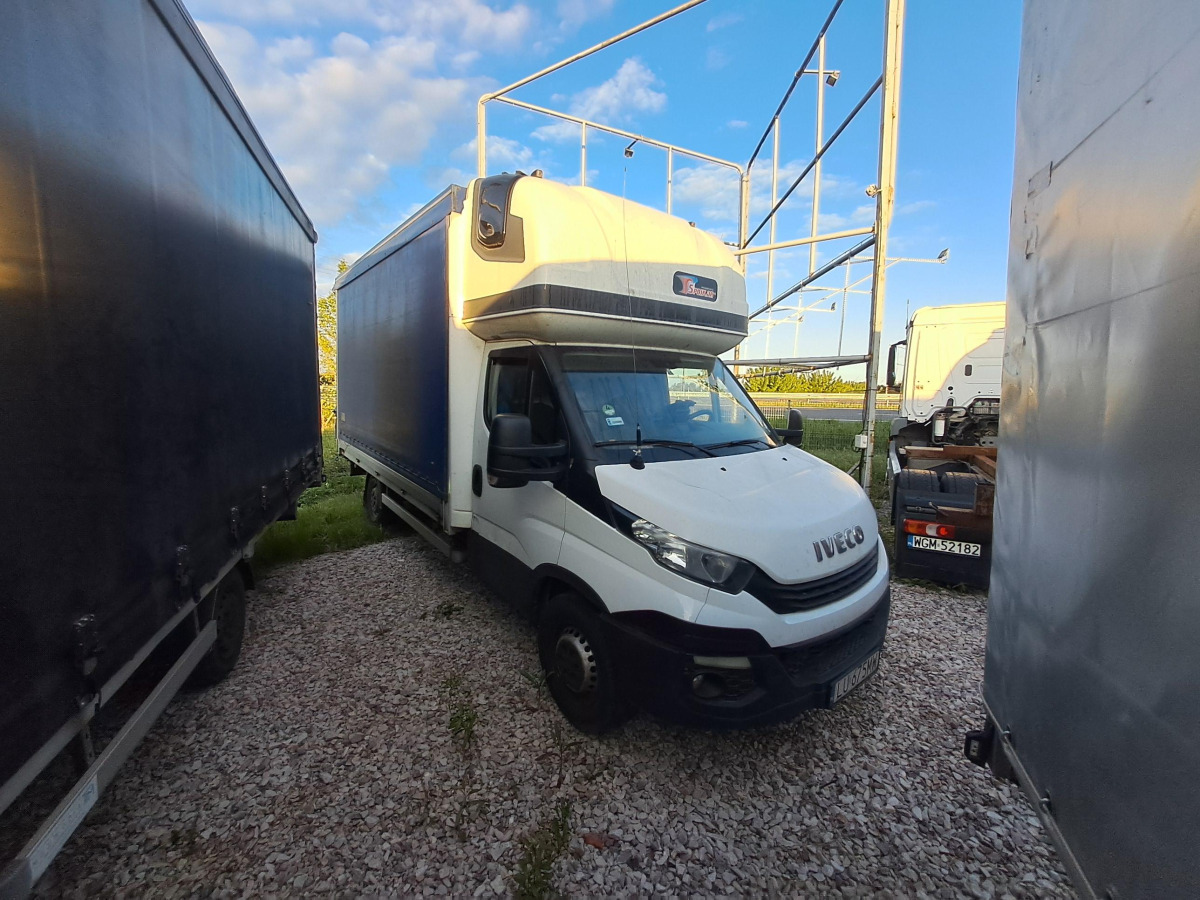 IVECO 35S18 PLANDEKA - Furgão de toldo: foto 1 IVECO 35S18 PLANDEKA - Furgão de toldo: foto 1