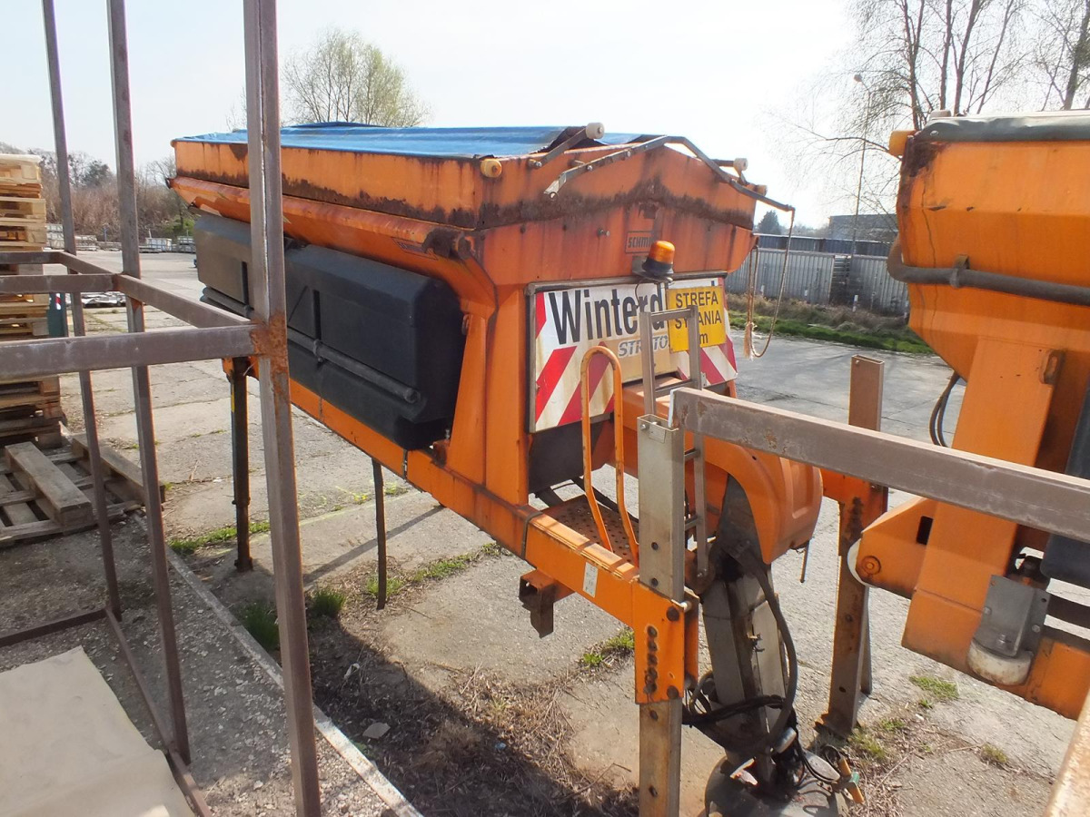 Zabudowa piaskarki SCHMIDT STRATOS S40-36 - 2003 - 4m3 - Napęd z pojazdu - Espalhador de areia/ Sal: foto 3 Zabudowa piaskarki SCHMIDT STRATOS S40-36 - 2003 - 4m3 - Napęd z pojazdu - Espalhador de areia/ Sal: foto 3