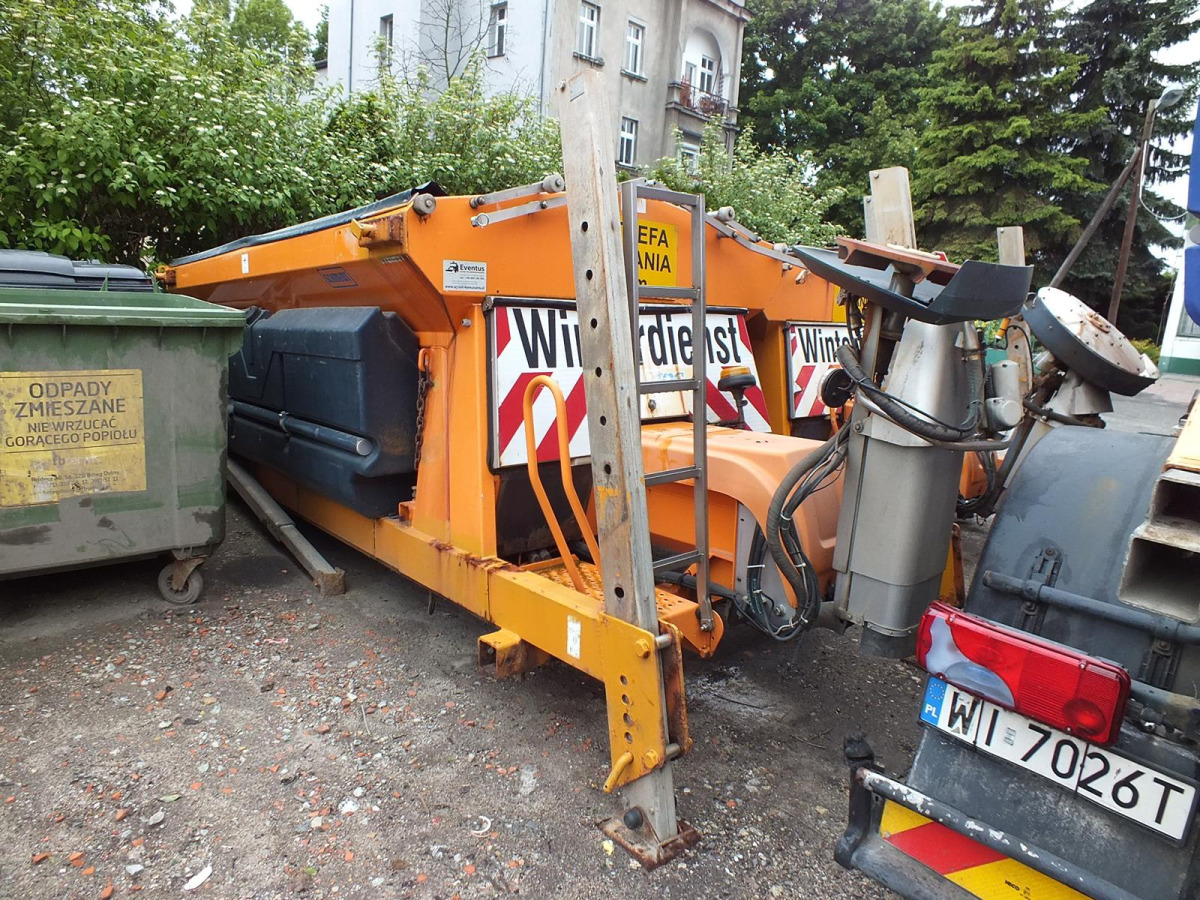 Espalhador de areia/ Sal de Máquina de construção Zabudowa piaskarki – SCHMIDT STRATOS S50-36 – 2003 – 5m³ – hydropompa: foto 1