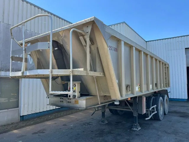 Benalu 2 Axle , 8 Tyres , Alu Tipper , Spring Suspension , Drum Brakes - Semireboque basculante: foto 1 Benalu 2 Axle , 8 Tyres , Alu Tipper , Spring Suspension , Drum Brakes - Semireboque basculante: foto 1