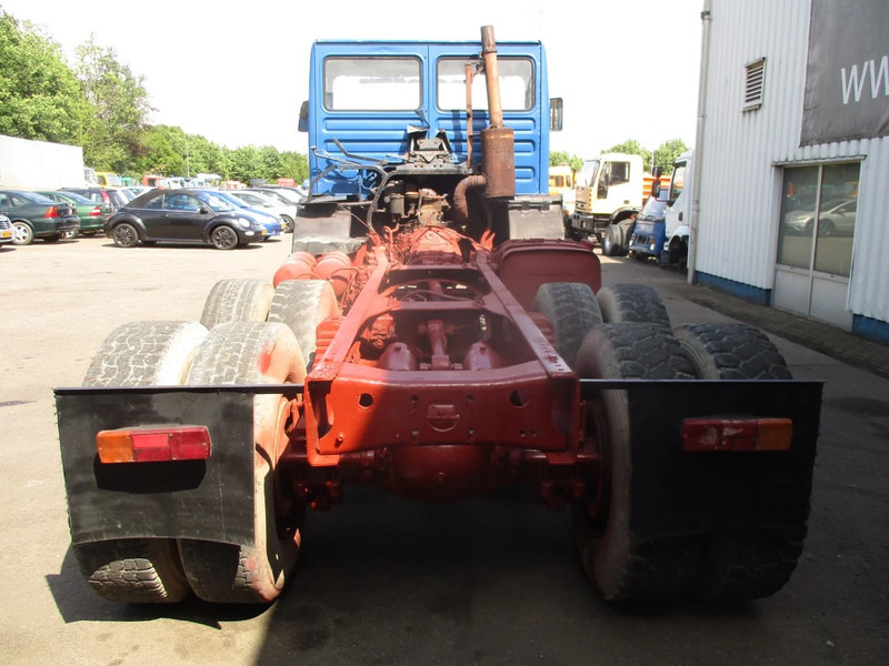 Caminhão chassi MAN 26.280 , 6x4 , ZF Manual , Spring suspension: foto 7