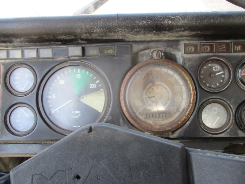 Caminhão chassi MAN 26.280 , 6x4 , ZF Manual , Spring suspension: foto 9