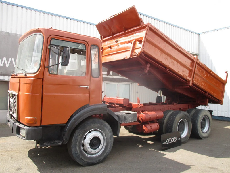 MAN 26.321 6x4 , 3 way tipper , ZF Manual , Spring suspension - Caminhão basculante: foto 1 MAN 26.321 6x4 , 3 way tipper , ZF Manual , Spring suspension - Caminhão basculante: foto 1