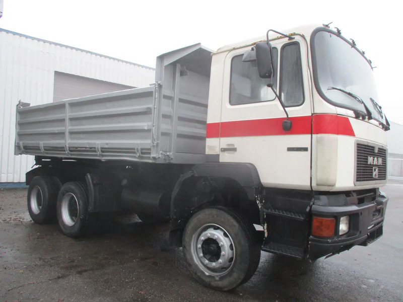 MAN 26 322 ZF Manual , 6x4 , 3 way tipper , Spring suspension - Caminhão basculante: foto 4 MAN 26 322 ZF Manual , 6x4 , 3 way tipper , Spring suspension - Caminhão basculante: foto 4
