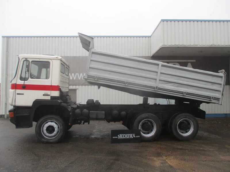 MAN 26 322 ZF Manual , 6x4 , 3 way tipper , Spring suspension - Caminhão basculante: foto 2 MAN 26 322 ZF Manual , 6x4 , 3 way tipper , Spring suspension - Caminhão basculante: foto 2