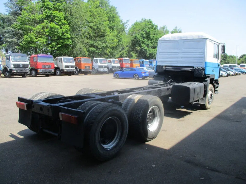 MAN 26.402 25.402 , ZF manual , 6x4 , Sping suspension - Caminhão chassi: foto 3 MAN 26.402 25.402 , ZF manual , 6x4 , Sping suspension - Caminhão chassi: foto 3