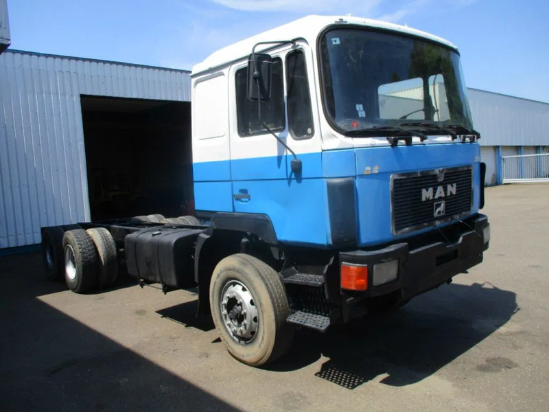 MAN 26.402 25.402 , ZF manual , 6x4 , Sping suspension - Caminhão chassi: foto 4 MAN 26.402 25.402 , ZF manual , 6x4 , Sping suspension - Caminhão chassi: foto 4