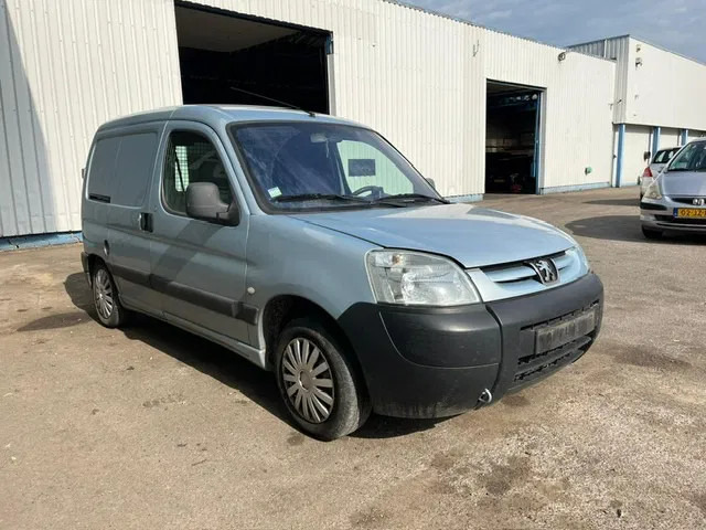 Peugeot Partner 1.9 D , Airco , Belgium Regestration - Furgão compacto: foto 4 Peugeot Partner 1.9 D , Airco , Belgium Regestration - Furgão compacto: foto 4