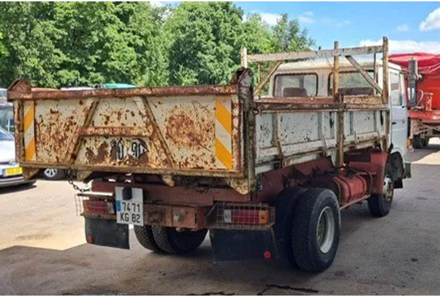 Renault Midliner S 130 , 6 Cylinder , 3 Way Tipper , Spring suspensiom - Caminhão basculante: foto 3 Renault Midliner S 130 , 6 Cylinder , 3 Way Tipper , Spring suspensiom - Caminhão basculante: foto 3