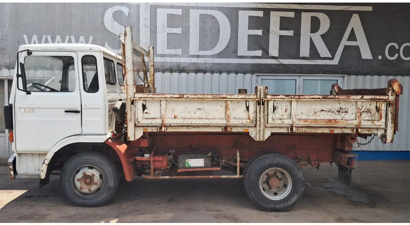 Renault Midliner S 130 , 6 Cylinder , 3 Way Tipper , Spring suspensiom - Caminhão basculante: foto 5 Renault Midliner S 130 , 6 Cylinder , 3 Way Tipper , Spring suspensiom - Caminhão basculante: foto 5