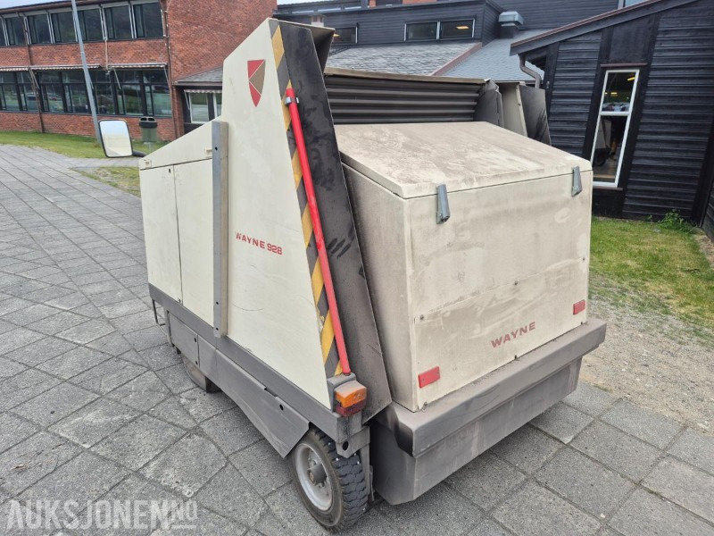 1995 Andre Wayne 928 D, dieseldrevet feiemaskin med oppsamler og tipp - Equipamento de construção: foto 3 1995 Andre Wayne 928 D, dieseldrevet feiemaskin med oppsamler og tipp - Equipamento de construção: foto 3