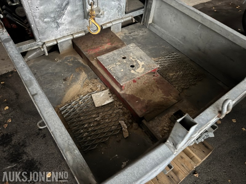 1996 Jonsered Jernhesten – beltedrevet transportvogn med hydraulisk vinsj - Equipamento de construção: foto 3 1996 Jonsered Jernhesten – beltedrevet transportvogn med hydraulisk vinsj - Equipamento de construção: foto 3