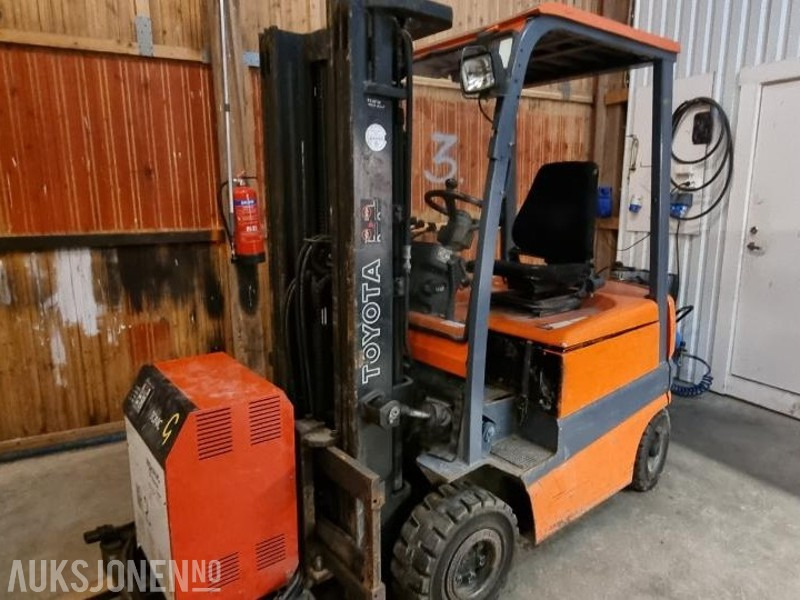 1997 Toyota Truck FBMF16 - Empilhador telescópico: foto 1 1997 Toyota Truck FBMF16 - Empilhador telescópico: foto 1