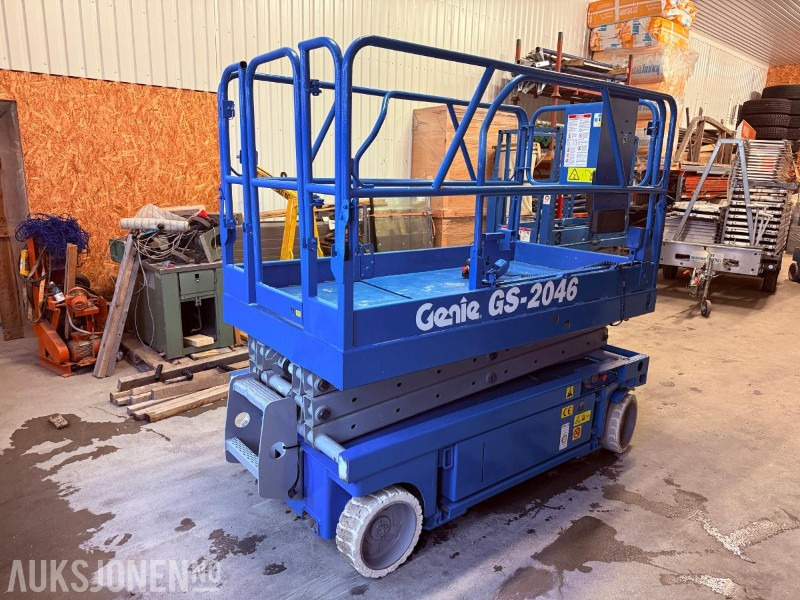 2000 Genie GS-2046 - Sakselift - 1961kg - Uttrekk barplate - Plataforma aérea: foto 5 2000 Genie GS-2046 - Sakselift - 1961kg - Uttrekk barplate - Plataforma aérea: foto 5