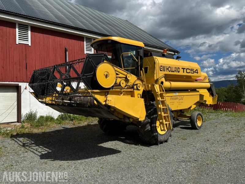 2000 New Holland TC 54 skurtresker / 12 fot skjærebord / spill indikator / 1850 timer - Ceifeira debulhadora: foto 1 2000 New Holland TC 54 skurtresker / 12 fot skjærebord / spill indikator / 1850 timer - Ceifeira debulhadora: foto 1