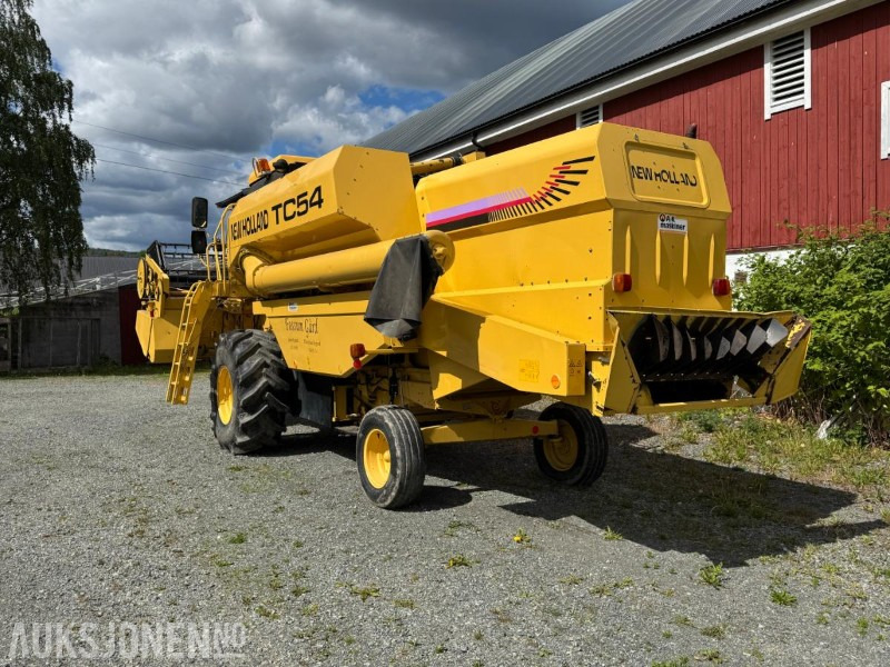 2000 New Holland TC 54 skurtresker / 12 fot skjærebord / spill indikator / 1850 timer - Ceifeira debulhadora: foto 3 2000 New Holland TC 54 skurtresker / 12 fot skjærebord / spill indikator / 1850 timer - Ceifeira debulhadora: foto 3
