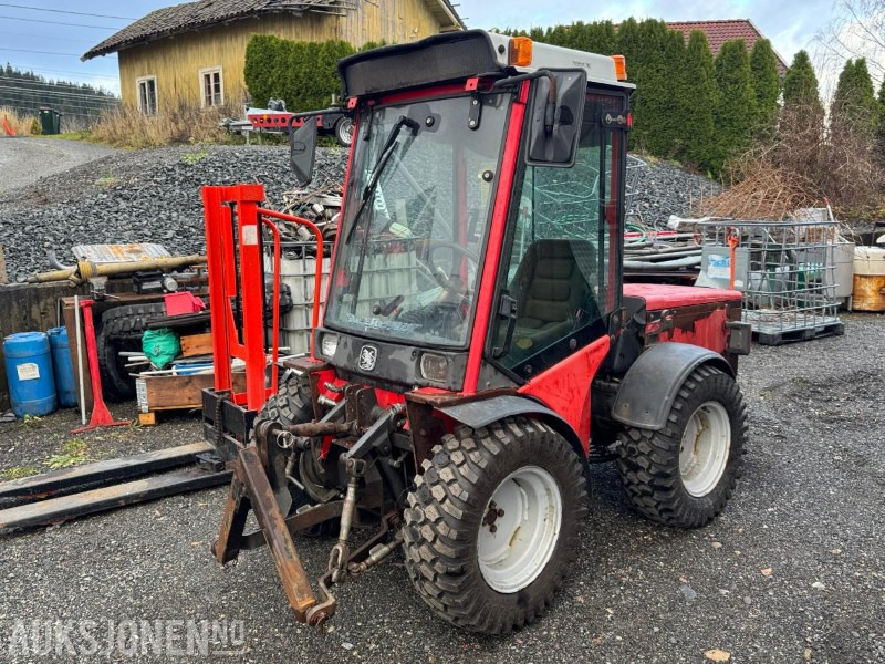 2002 Antonio Carraro Superpark 4400 HST med v-plog og snøfreser - Trator: foto 1 2002 Antonio Carraro Superpark 4400 HST med v-plog og snøfreser - Trator: foto 1