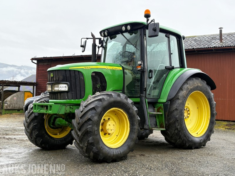 2002 John Deere 6320 - 9018 motortimer - helt nye framdekk medfølger - Trator: foto 1 2002 John Deere 6320 - 9018 motortimer - helt nye framdekk medfølger - Trator: foto 1
