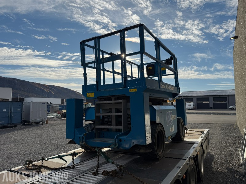 2004 Genie GS-3268R - Sakselift - 4x4 - 4152kg - 3734ti - Plataforma aérea: foto 4 2004 Genie GS-3268R - Sakselift - 4x4 - 4152kg - 3734ti - Plataforma aérea: foto 4