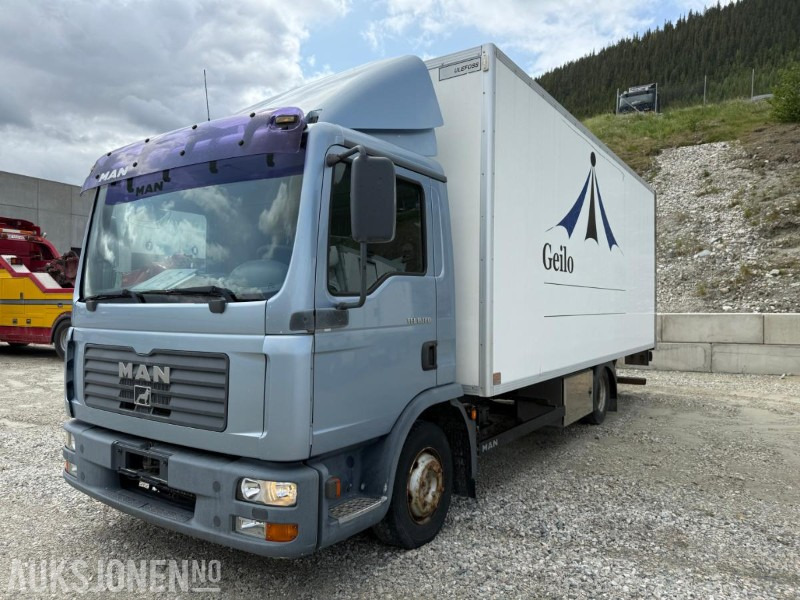 2005 MAN TGL 8.180 skapbil med løftelem - Caminhão furgão: foto 1 2005 MAN TGL 8.180 skapbil med løftelem - Caminhão furgão: foto 1