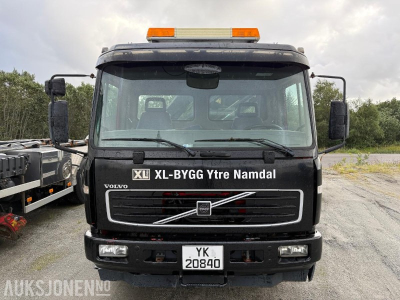 2005 VOLVO FL6H Kranbil med Fast Plan 267842 km Svingbare Lemmer - Caminhão grua: foto 2 2005 VOLVO FL6H Kranbil med Fast Plan 267842 km Svingbare Lemmer - Caminhão grua: foto 2