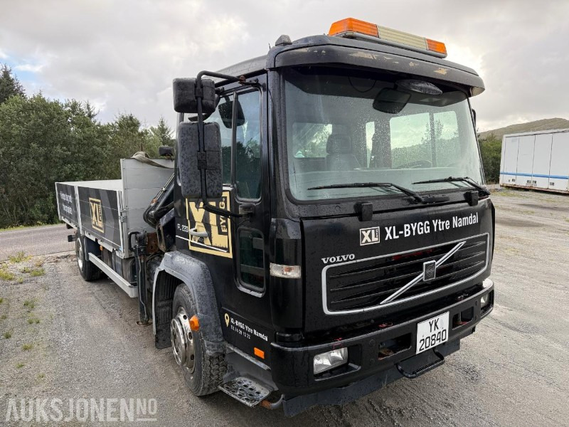 2005 VOLVO FL6H Kranbil med Fast Plan 267842 km Svingbare Lemmer - Caminhão grua: foto 3 2005 VOLVO FL6H Kranbil med Fast Plan 267842 km Svingbare Lemmer - Caminhão grua: foto 3