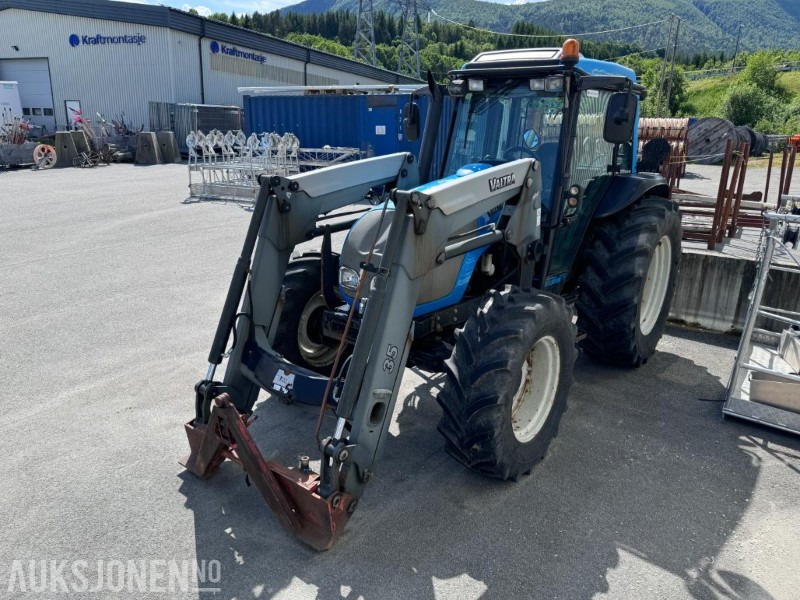 2006 Valtra A95 - 4x4 - 40 km/t - Kun gått 2701 timer - Frontlaster - Triangel og toppstag - Trator: foto 1 2006 Valtra A95 - 4x4 - 40 km/t - Kun gått 2701 timer - Frontlaster - Triangel og toppstag - Trator: foto 1