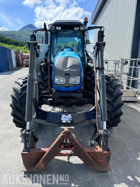 2006 Valtra A95 - 4x4 - 40 km/t - Kun gått 2701 timer - Frontlaster - Triangel og toppstag - Trator: foto 2 2006 Valtra A95 - 4x4 - 40 km/t - Kun gått 2701 timer - Frontlaster - Triangel og toppstag - Trator: foto 2
