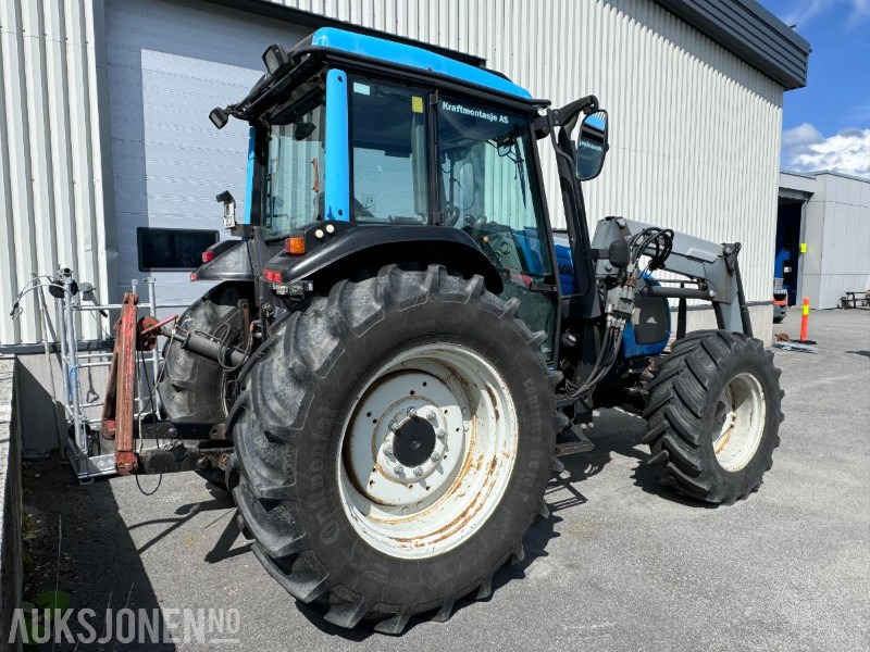 2006 Valtra A95 - 4x4 - 40 km/t - Kun gått 2701 timer - Frontlaster - Triangel og toppstag - Trator: foto 4 2006 Valtra A95 - 4x4 - 40 km/t - Kun gått 2701 timer - Frontlaster - Triangel og toppstag - Trator: foto 4