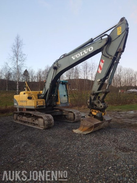2006 Volvo EC 210B med Engcon EC20 tiltrotor, pusseskuff og graveskuff - Escavadeira: foto 1 2006 Volvo EC 210B med Engcon EC20 tiltrotor, pusseskuff og graveskuff - Escavadeira: foto 1