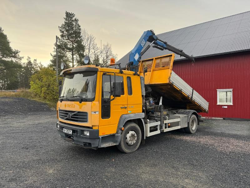 2006 Volvo FL6 H 4X2 Kranbil med tipp - HMF 683K2 Kran - Caminhão grua: foto 1 2006 Volvo FL6 H 4X2 Kranbil med tipp - HMF 683K2 Kran - Caminhão grua: foto 1