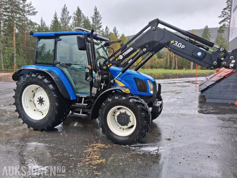 2009 New Holland T5060 - MVA-FRI - MYE UTSTYR - Trima Laster Snøfres Pallegaffel Feiekost Skuffe - Trator: foto 2 2009 New Holland T5060 - MVA-FRI - MYE UTSTYR - Trima Laster Snøfres Pallegaffel Feiekost Skuffe - Trator: foto 2