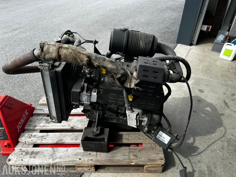 2010 Yanmar 4TNV84T-GGEH - Equipamento de construção: foto 2 2010 Yanmar 4TNV84T-GGEH - Equipamento de construção: foto 2