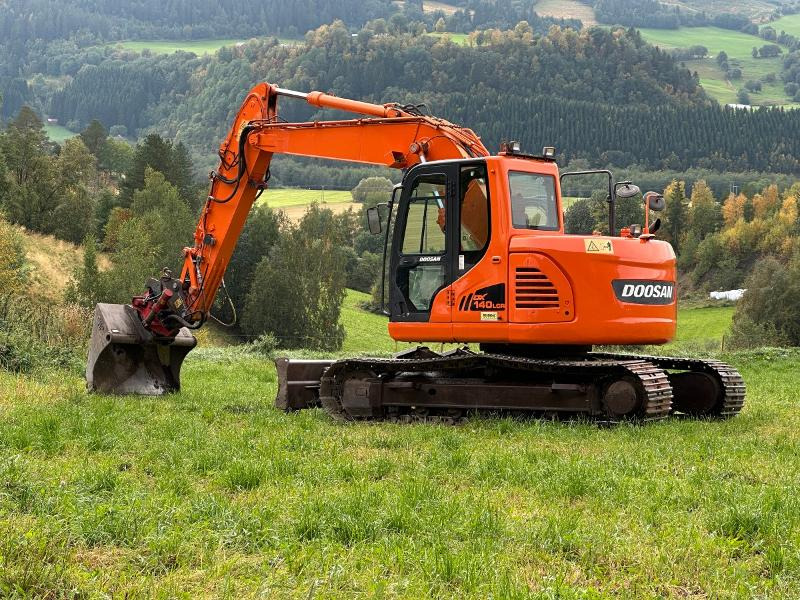 2011 Doosan DX140LCR gravemaskin - Rotortilt- 2 skuffer - Escavadeira: foto 3 2011 Doosan DX140LCR gravemaskin - Rotortilt- 2 skuffer - Escavadeira: foto 3