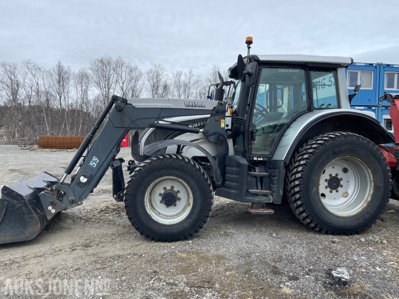 2011 Valtra N142 8670 Med laster og skuffe, Pallegaflfler, lodd, Eu godkjent til 22.01.2026 - Trator: foto 2 2011 Valtra N142 8670 Med laster og skuffe, Pallegaflfler, lodd, Eu godkjent til 22.01.2026 - Trator: foto 2