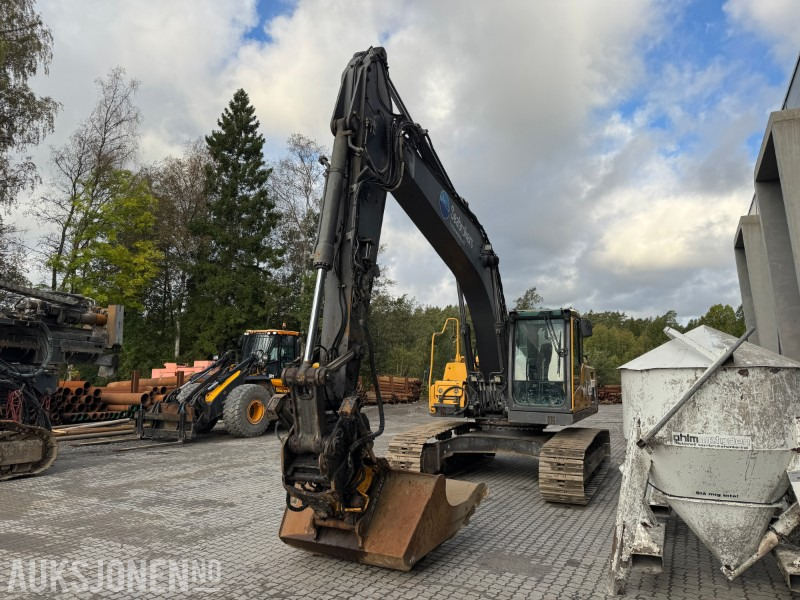 2012 Volvo EC220DL Beltegraver - Gravemaskin - Engcon Tiltrotator - Escavadeira: foto 5 2012 Volvo EC220DL Beltegraver - Gravemaskin - Engcon Tiltrotator - Escavadeira: foto 5