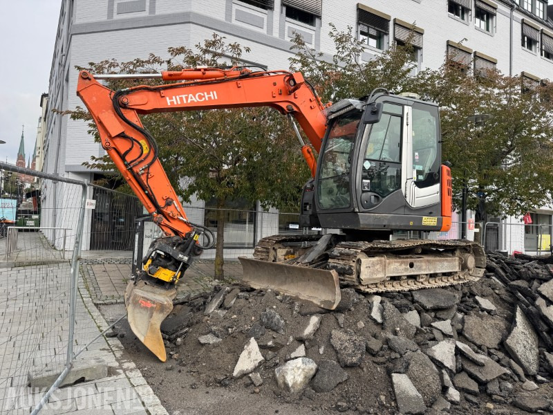 2013 Hitachi ZX85US-3 - Beltegraver - Gravemaskin - Engcon tiltrotator - Escavadeira: foto 1 2013 Hitachi ZX85US-3 - Beltegraver - Gravemaskin - Engcon tiltrotator - Escavadeira: foto 1