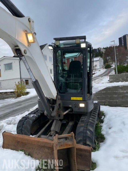 2014 Bobcat E50 5 tonns graver med to skuffer, S40 hurtigfeste og nye gummibelter. - Escavadeira: foto 2 2014 Bobcat E50 5 tonns graver med to skuffer, S40 hurtigfeste og nye gummibelter. - Escavadeira: foto 2