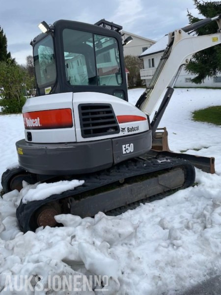 2014 Bobcat E50 5 tonns graver med to skuffer, S40 hurtigfeste og nye gummibelter. - Escavadeira: foto 5 2014 Bobcat E50 5 tonns graver med to skuffer, S40 hurtigfeste og nye gummibelter. - Escavadeira: foto 5