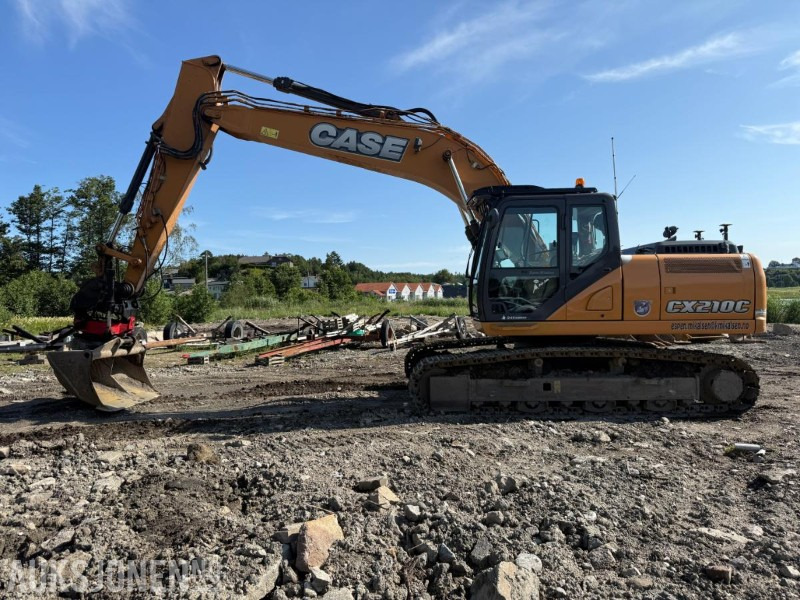 2015 Case CX210C BELTEGRAVER ROTOTILT ENGCON MASKINSTYRING SERVICEHISTORIKK LITE TIMER EN EIER. - Escavadeira: foto 1 2015 Case CX210C BELTEGRAVER ROTOTILT ENGCON MASKINSTYRING SERVICEHISTORIKK LITE TIMER EN EIER. - Escavadeira: foto 1