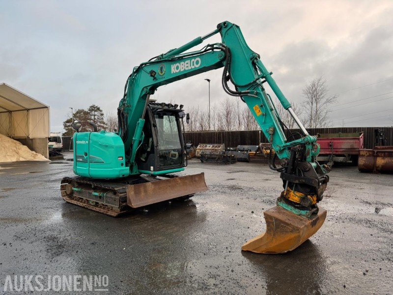 2015 Kobelco SK75SR-3E GRAVEMASKIN, ENGCON TILTROTATOR, SENTRALSMØRING, SERVICEHISTORIKK, 2 SKUFFER - Escavadeira: foto 2 2015 Kobelco SK75SR-3E GRAVEMASKIN, ENGCON TILTROTATOR, SENTRALSMØRING, SERVICEHISTORIKK, 2 SKUFFER - Escavadeira: foto 2